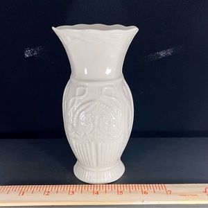 Vintage 2001 Belleek Event Piece Birds of Affection Ceramic Vase Signed